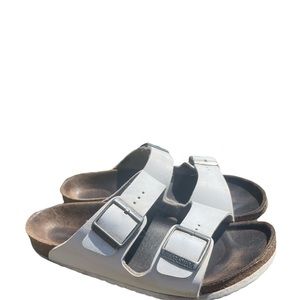 Birkenstock Arizona white sandals size 3 youth